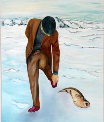 man in sneeuw met vis man in sneeuw met vis