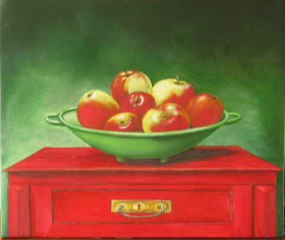 realistisch stilleven: schaal met appels op rood kastje realistisch stilleven: schaal met appels op rood kastje