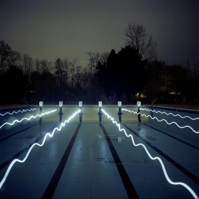 Licht, ruimte en tijd vormen een drie-eenheid. Licht, ruimte en tijd vormen een drie-eenheid.